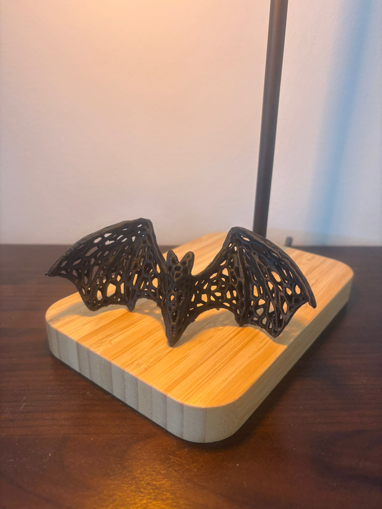 Decoração em formato de Morcego estilo voronoi