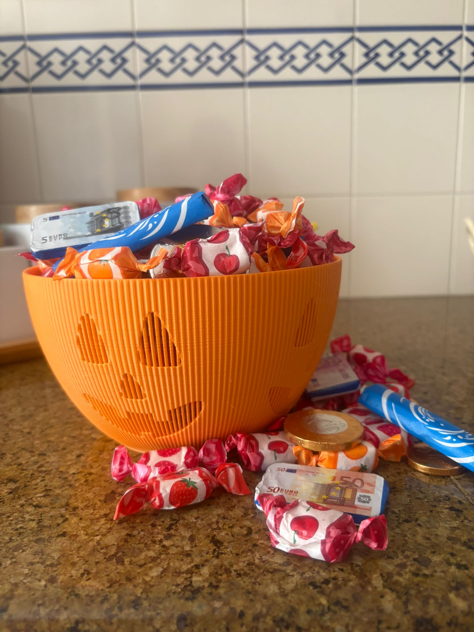 Taça para doces com abóboras de Halloween