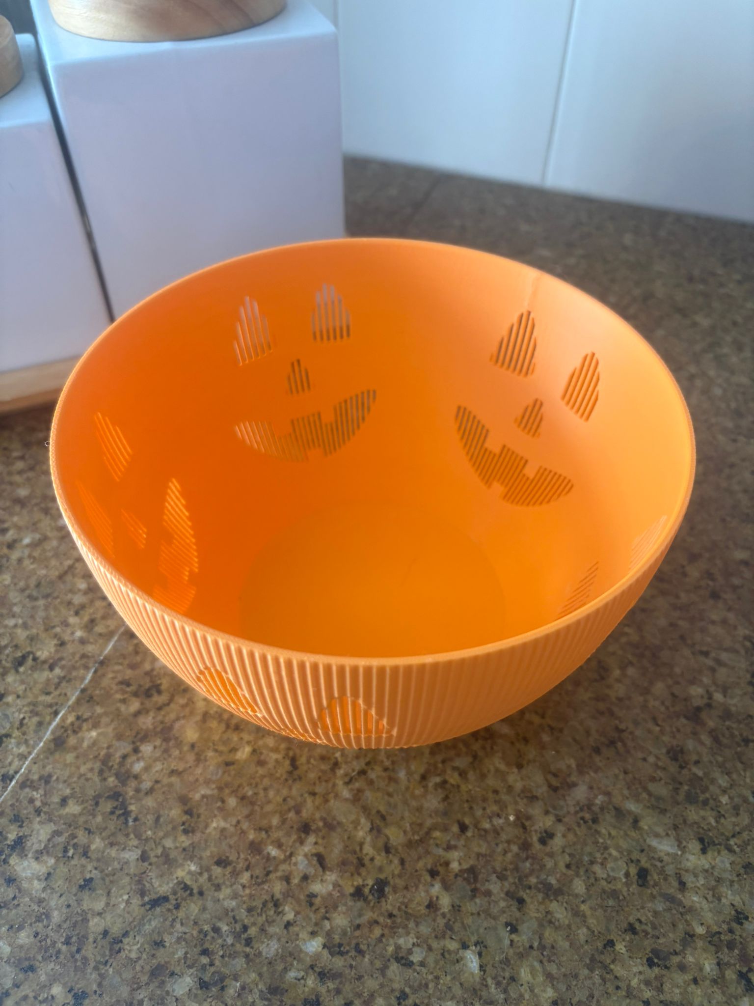 Taça para doces com abóboras de Halloween